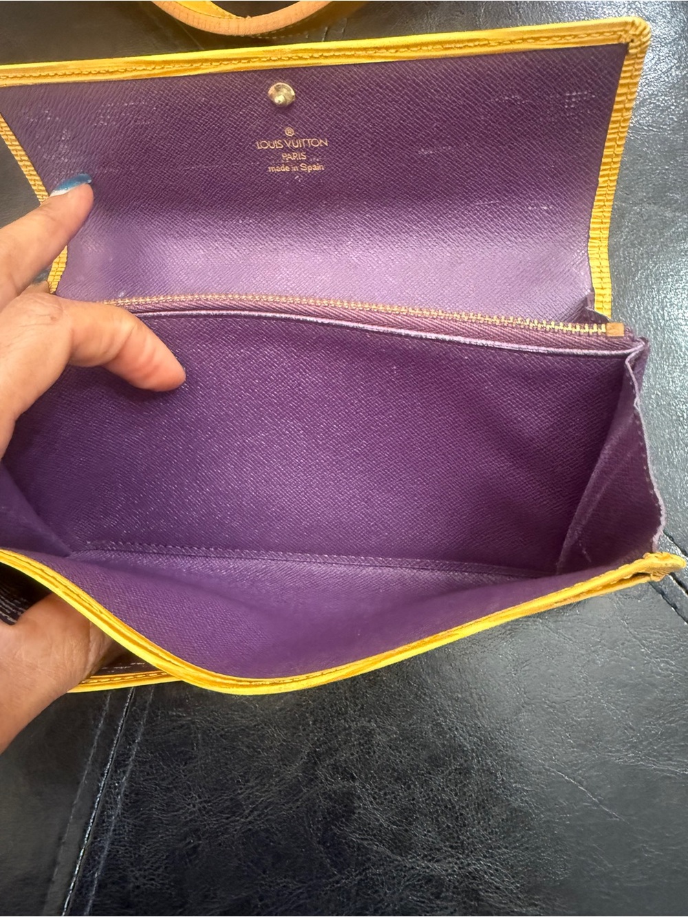 Louis Vuitton Sarah Trésor International Wallet in Yellow/Purple Epi Leather - Picture 4 of 10